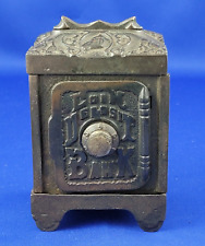 Usado, Antiguo banco seguro de depósito de monedas de lata y hierro fundido agrietado combinación aprox. 1900 segunda mano  Embacar hacia Argentina