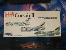 Usado, Kit de modelo de avião vintage 1972 MPC 1/72 Profile Series CORSAIR II caixa aberta comprar usado  Enviando para Brazil