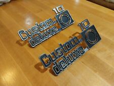 Par de emblemas de para-lama Chevrolet K10 C10 Suburban Custom Deluxe 10 NOS GM 1975-1980 comprar usado  Enviando para Brazil