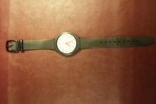 Relógio SWATCH como está pulseira preta face branca 1w37 suíço *não está correndo*, usado comprar usado  Enviando para Brazil