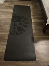 Estera de yoga Gaiam estampada negra, antideslizante ejercicio y fitness, 78"" L x 26"" W x 5 mm, usado segunda mano  Embacar hacia Argentina