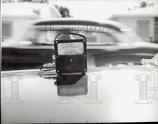 1954 Press Photo medidor de painel de carro de polícia exibe velocidade de tráfego de radar comprar usado  Enviando para Brazil