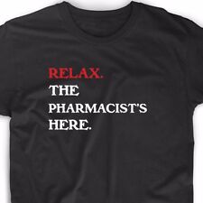Camiseta Relax The Pharmacist's Here engraçada farmácia médica RN presente fofo comprar usado  Enviando para Brazil
