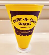Usado, 2003 HersheyPark Sweet-N-Salty Snacks Chaleira Suporte de Milho/Megafone Plástico- Raro comprar usado  Enviando para Brazil
