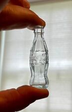 Botella Coca-Cola pequeña miniatura de vidrio vintage de 2,5" de alto segunda mano  Embacar hacia Mexico