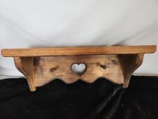 Estante de pared de madera maciza vintage con corte de corazón  segunda mano  Embacar hacia Argentina