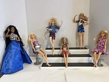 Lote de 6 braços e pernas articulados da boneca Barbie Mattel vestidos com bancos cadeiras comprar usado  Enviando para Brazil