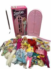 Lote de Colección Barbie Rosas Dulces Armario Armario 4763 Moda Ropa Muñeca Zapatos Cartera, usado segunda mano  Embacar hacia Mexico