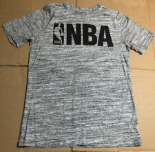 Camiseta Masculina Gráfica Oficial da NBA - Logotipo da NBA - Cinza Urze - Tamanho P comprar usado  Enviando para Brazil