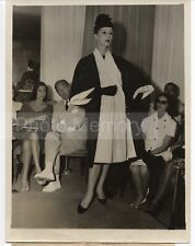 Mode féminine 1959 d'occasion  Paris XIX