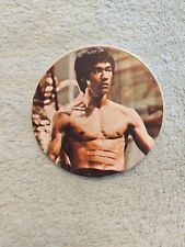 BRUCE LEE ENTER THE DRAGON  PIN BADGE ANABAS 1973 WHITE BACK for sale  Shipping to South Africa