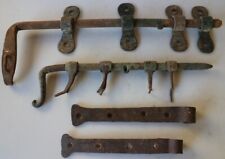 Usado, Antichi due chiavistelli e 2 cardini in ferro battuto – casolare veneto dell'800 comprar usado  Enviando para Brazil