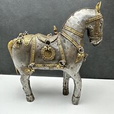 Cavalo de guerra Marwari asiático ornamentado metal coberto sinos de madeira martelados à mão vintage comprar usado  Enviando para Brazil