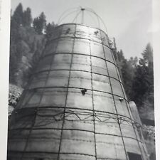 Usado, Foto vintage preto e branco chapa de metal silo grão caixa de armazenamento porta entrada  comprar usado  Enviando para Brazil