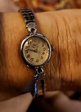 Relógio de quartzo feminino clássico pulseira elástica Timex bom relógio precisa de bateria., usado comprar usado  Enviando para Brazil