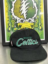 Chapéu de basquete vintage Boston Celtics Sports Specialties preto script snapback comprar usado  Enviando para Brazil