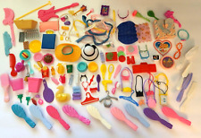 Lote de acessórios vintage da Barbie chapéus pincéis joalheria toca-discos diversos. Play comprar usado  Enviando para Brazil