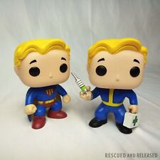 2x 2016 Funko Pop Fallout Vault 111 Medic 101 and Toughness 100 Hot Topic comprar usado  Enviando para Brazil