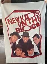Vintage Novo Kids on the Block Boy Band Bandeira de Nylon Decoração de Parede Banner 1989 DOCE! comprar usado  Enviando para Brazil