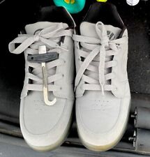 Sapatos de skate Heelys Premium Hes10142 tamanho 8 cinza com rodas e ferramentas comprar usado  Enviando para Brazil