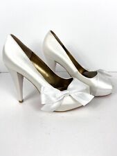Usado, Zapatos de salón Paris Hilton Destiny blancos punta de peep tacones novia talla 7,5 segunda mano  Embacar hacia Mexico