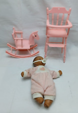 Muñeca Lewis Galoob *No funciona, con muebles rosados, mecedora-silla alta 1988 segunda mano  Embacar hacia Argentina