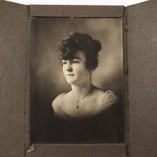 Carpeta de cartón vintage con soporte fotográfico sepia retrato victoriano joven, usado segunda mano  Embacar hacia Argentina