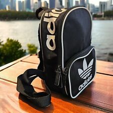 Adidas Original Santiago Negro Blanco MINI Mochila Pequeña Ropa Deportiva Gimnasio segunda mano  Embacar hacia Argentina