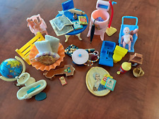 Lote de 40 muebles y accesorios vintage para casa de muñecas segunda mano  Embacar hacia Argentina