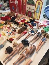 Lote de roupas com estojos para bonecas Barbie Ken Alan Skipper dos anos 60, usado comprar usado  Enviando para Brazil