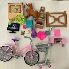 Lote de acessórios de móveis Barbie Mattel cozinha bicicleta carrinho de compras cachorro comprar usado  Enviando para Brazil