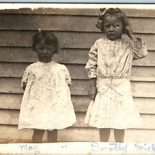 Lindo vestido de mujer joven c1910 casa al aire libre RPPC foto real 184 segunda mano  Embacar hacia Argentina