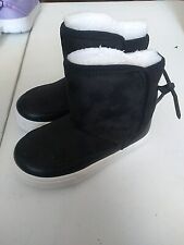 Black snow boots for sale  Hawthorne