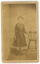 CIRCA 1870 CDV imagem fantasmagórica de menina de pé no canto ao lado da cadeira comprar usado  Enviando para Brazil