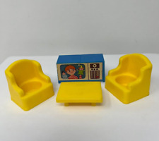 Cadeiras amarelas vintage Fisher Price Little People mesa azul TV móveis, usado comprar usado  Enviando para Brazil