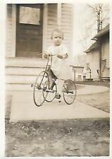 Fotografia pequena encontrada em preto e branco TRICYCLE KID original CRIANÇA 23 54 Y, usado comprar usado  Enviando para Brazil