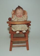 Boneca bebê vintage pequena de plástico celulóide em cadeira alta de madeira Kasuga Japão comprar usado  Enviando para Brazil