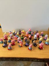 Estatuetas Peppa Pig brinquedos de plástico 2" de altura família amigos enfeites de bolo lote de 35 comprar usado  Enviando para Brazil