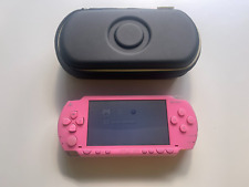 Sistema portátil Sony PSP 1000 rosa com carregador oficial e nova bateria 1GB comprar usado  Enviando para Brazil