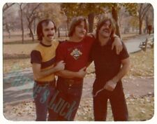 Three Young Moustache Men in Tight Jeans Vintage Anos 70 Instantâneo - Interesse Gay comprar usado  Enviando para Brazil