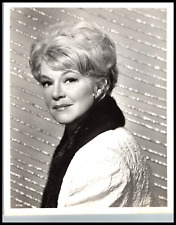 Hollywood Beauty CLAIRE TREVOR STYLISH POSE 1960s STUNNING PORTRAIT Photo 683 for sale  Shipping to South Africa