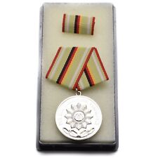 Medalla de Plata del Ejército Militar de Alemania Oriental de la RDA con barra de cinta por excelente mérito segunda mano  Embacar hacia Argentina