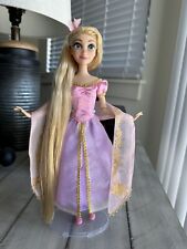 Muñeca clásica enredada Rapunzel de tienda Disney segunda mano  Embacar hacia Argentina