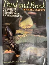 Estanque y arroyo: una guía de la naturaleza en ambientes de agua dulce por Michael J. Caduto segunda mano  Embacar hacia Argentina