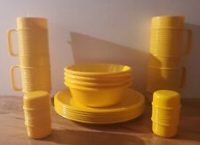 Lote de 16 platos amarillos de colección Rubbermaid melamina tazas tazones platos sal y pimienta , usado segunda mano  Embacar hacia Argentina
