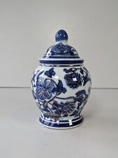 Usado, Jarro de gengibre de cerâmica, vaso com tampa, padrão de flora azul e branco com detalhes dourados  comprar usado  Enviando para Brazil