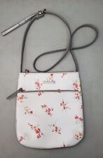 Bolsa tiracolo Kenneth Cole Reaction branca com padrão floral comprar usado  Enviando para Brazil