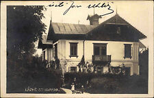 Lázninct Studánka s/w AK 1925 hombres y niños con carretilla delante de una casa segunda mano  Embacar hacia Spain