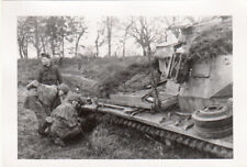 Gebraucht, Soldaten in Camo vor deutschem Kampfpanzer Panzer IV – Foto 2.Weltkrieg gebraucht kaufen  Hagenow
