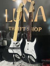 LOTE DE 2 guitarras con cable Rock Band Xbox 360 Fender Stratocaster e inalámbricas sin correa, usado segunda mano  Embacar hacia Argentina